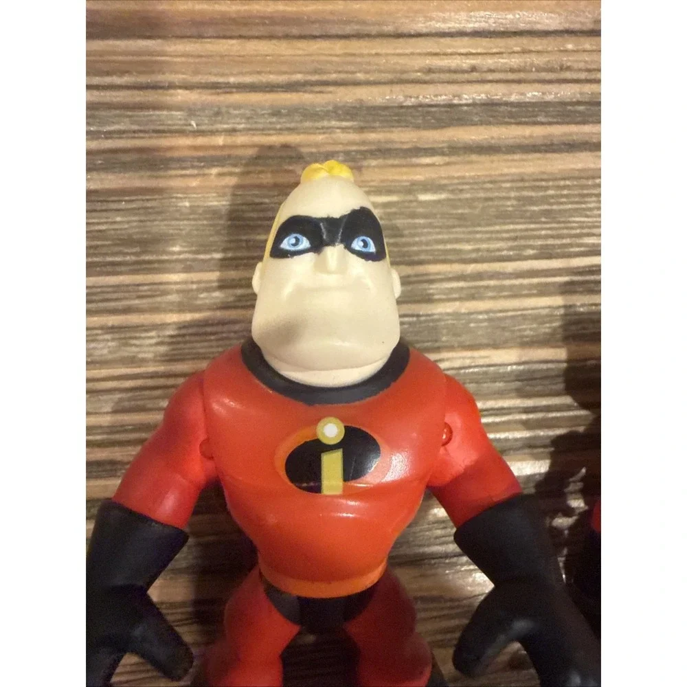 FISHER PRICE IMAGINEXT THE INCREDIBLES MR.‎ INCREDIBLE / DASH FIGURE DISNEY USED